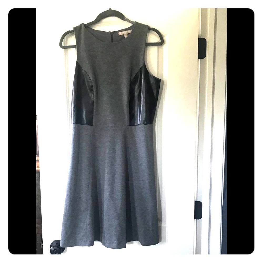 🌟 Size 10 or 8-10.  Banana Republic Fit & Flare!